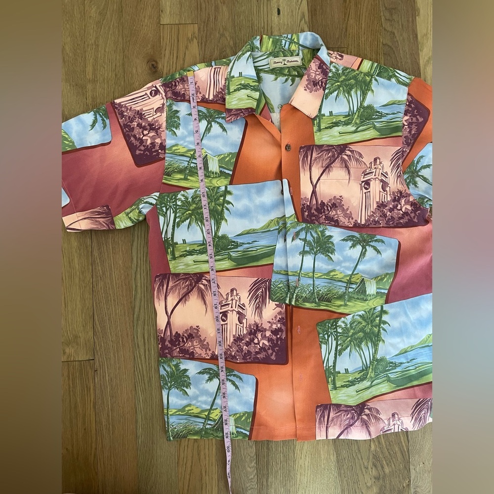 Vintage Tommy Bahama 100% Silk Camp Shirt in Orange Aloha Print - Picture 9 of 12